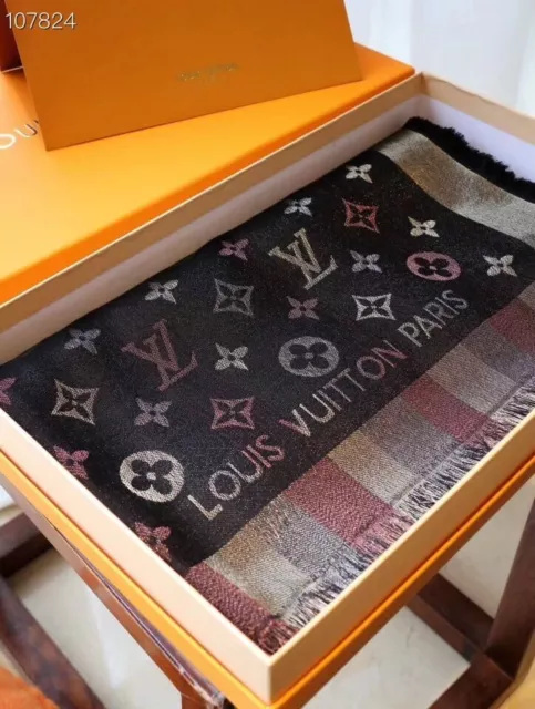 Los pañuelos de Alex Israel para Louis Vuitton son pura elegancia
