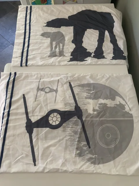 Juego completo de fundas de almohada planas/ajustables de la trilogía Jay Franco & Son de Star Wars