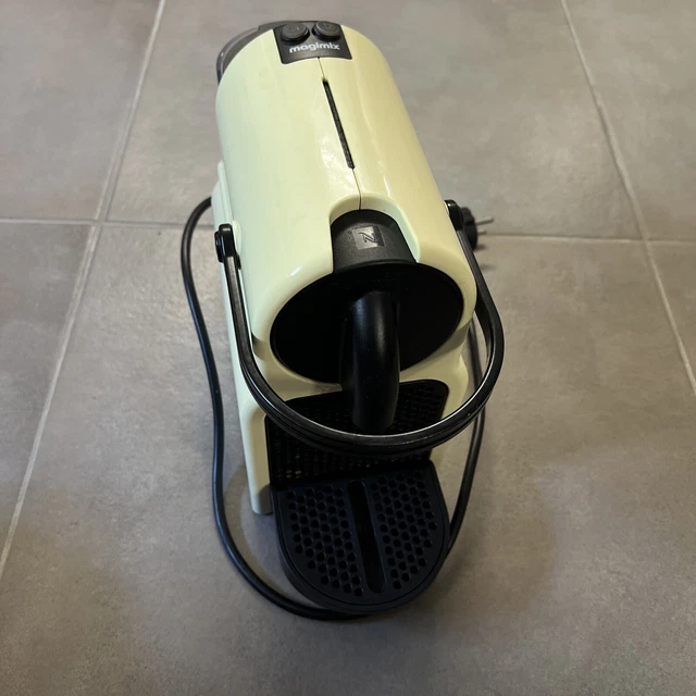 MAGIMIX NESPRESSO INISSIA M105 HS S'allume, Fuite d'Eau Pour Pièces/Réparation EUR 1,00