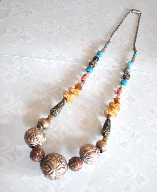 Collier Ancien Tibétain - Chaîne Métal Argenté Avec Flacon Parfum Et Perles Corail - Occasion