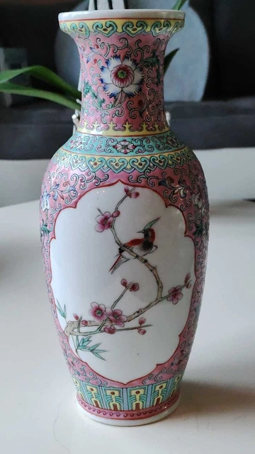 Vase balustre Chinois Rose Famille, en porcelaine - Décor oiseaux/floral. 26 cm