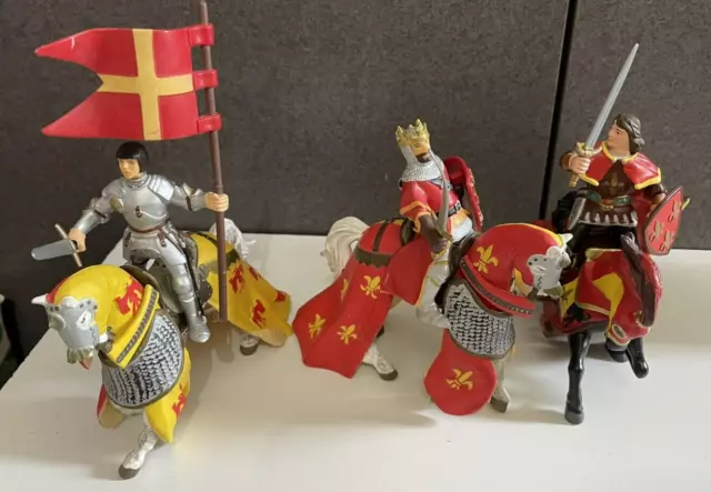 Papo Draped Horse Red Yellow Knights Medieval Castle King Knight flag figures Papo Draped Horse Red Yellow Knights Medieval Castle King Knight flag figures