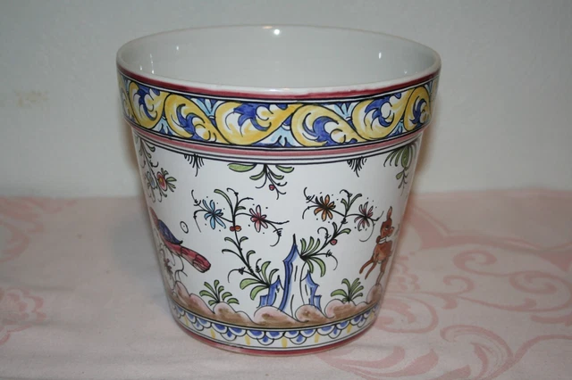 cache pot en faience peint à la main (voir signature) H 17 cm Ø 19.5 cm et 13 cm