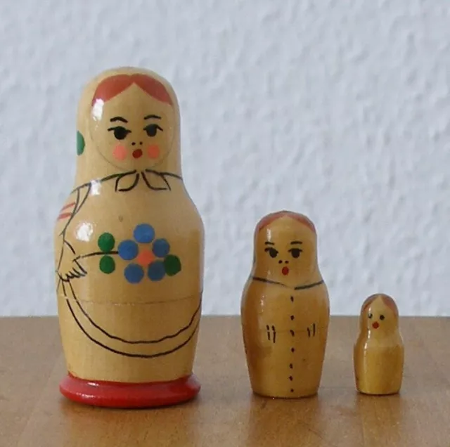 Alte Matrioschka, russische Babuschka, Matroschka. Nesting Dolls! 3 Holzpuppen!!
