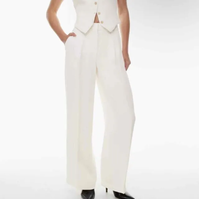 ARITZIA Wilfred The Effortless Pant Cuffed White Trouser Pants Womens Size 6