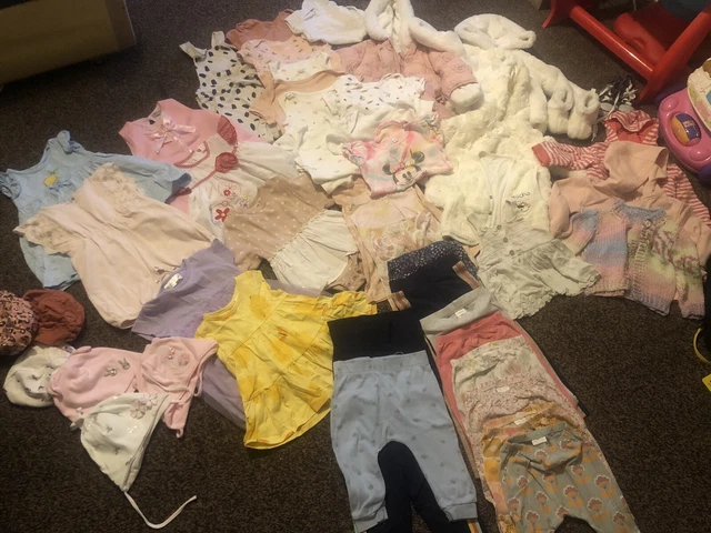 Enorme pacchetto vestiti bambina 6-9 mesi