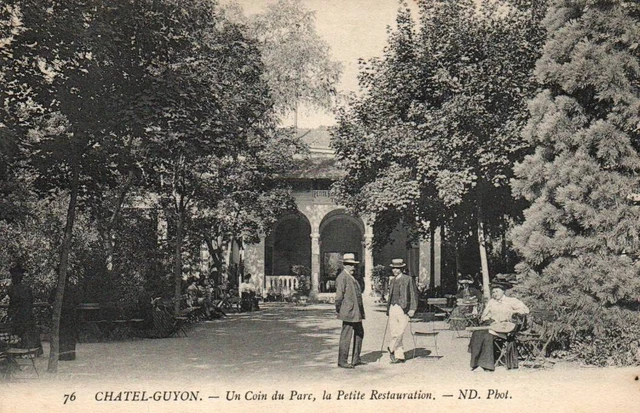 CPA 63 - CHATEL-GUYON (P. by D.) - 76. A corner of the park, the small restoration