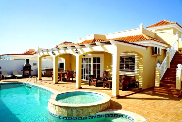 Jul/Aug 4 bedroom Luxury Villa Caleta De Fuste Fuerteventura HOT TUB POOL TABLE