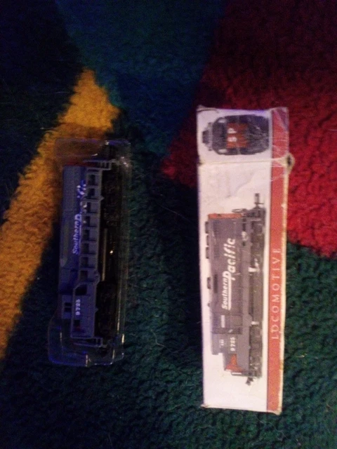 Southern Pacific Lines Railroad 4.5" Mini Locomotive Train In Box Model #9725
