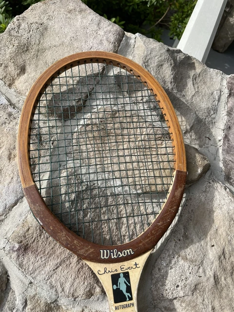 Raquettes de tennis en bois Wilson antiques et dédicacées par Jack Raquettes de tennis en bois Wilson antiques et dédicacées par Jack