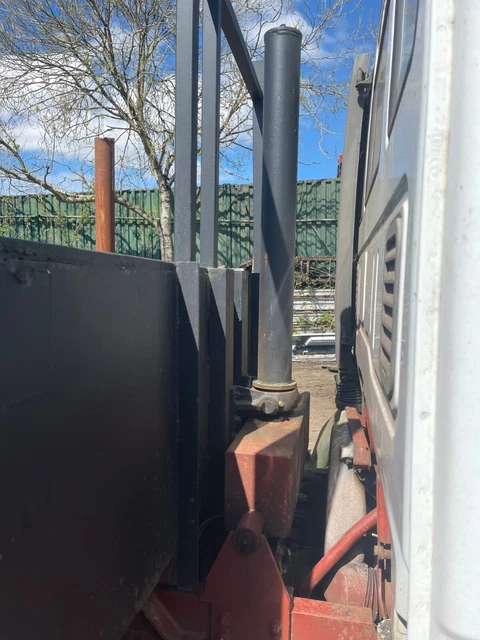 Iveco 7.5 Ton Edbro Tipping Ram Complete With All Mountings / Cradle