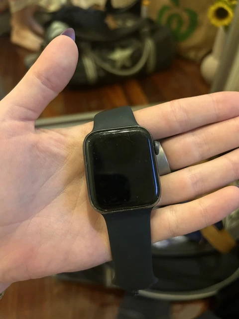 Apple watch 4 space grey aluminium case with black sales sport band