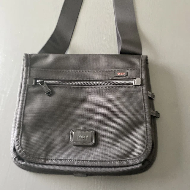 Tumi Messenger Briefcase Bag Mens Black Sling Laptop Sleeve Organizer Travel