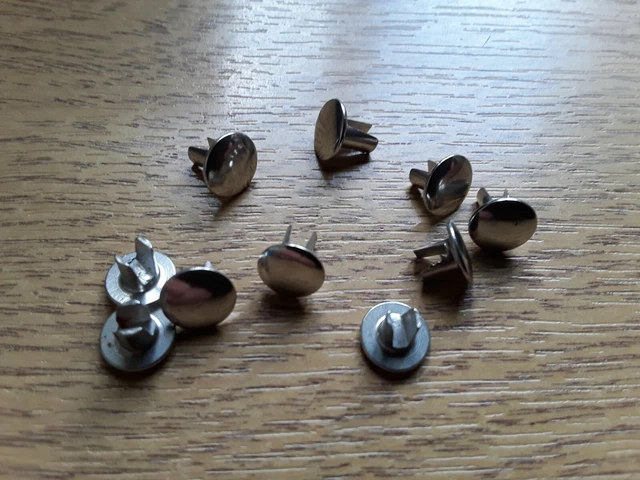 Rivetti in acciaio nichelati testa ovale 5/32 x 1/4" gamba divisa biforcata quantità 10