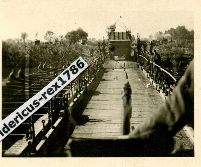 A2 FOTO 23 Panzer Div Heeres Flak Abt. Sd.Kfz. 10/4 mit 2cm Flak