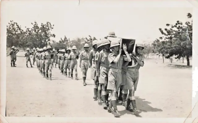 Britisch Soldaten IN Africa? - Militär Burial Zeremonie ~ Menge Von 3 Fotos