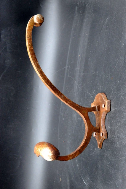 Ancien porte-manteau mural en fer forgé – XIXe / début XXe – patine d’origine