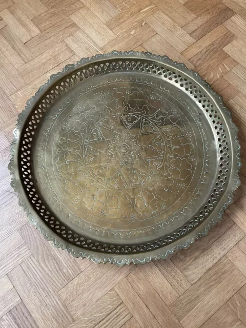 Ancien Plat Marocain rond,  Ciselé Et Gravé En Laiton