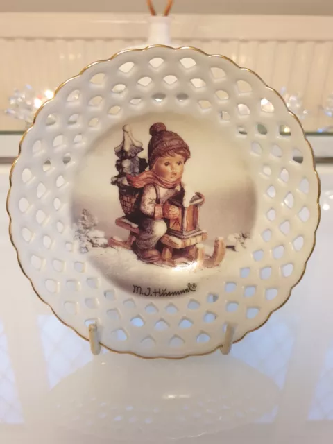 MJ Hummel Plate Lattice Dish - Ride into Christmas - Goebel - Reutter Porzellan