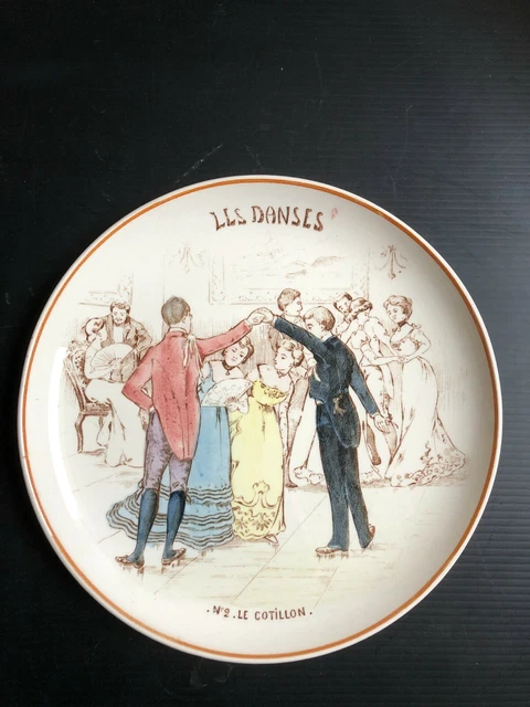 assiette en faience colorisée CREIL ET MONTEREAU les danses  N°2 le cotillon