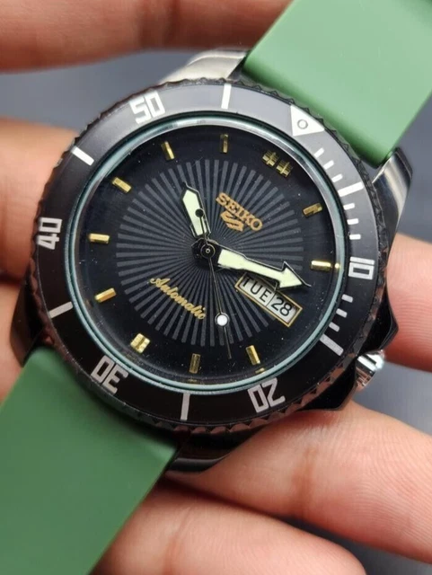 Orologio Uomo Seiko 5 Automatico Quadrante Nero Cinturino Acciaio Inox SNKK86K1