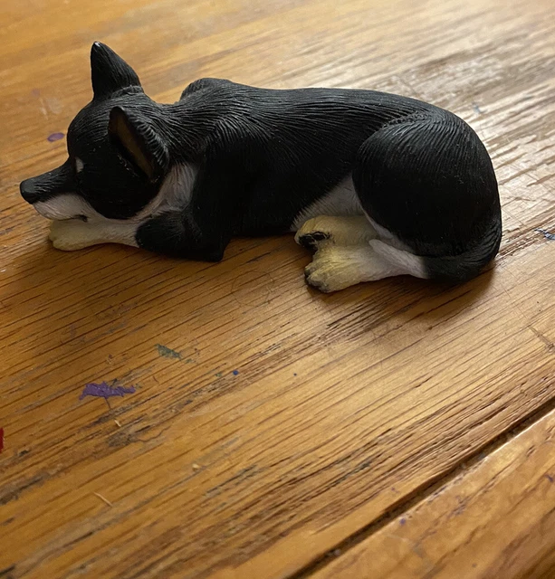 Resting Min Pin Figurine