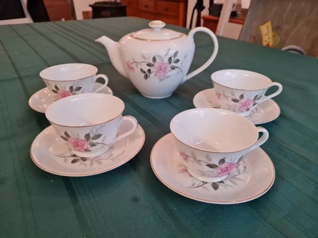 Sone China, Japan. Teapot 757 Pink Rose pattern With 4 Teacups & Saucers Tea Set