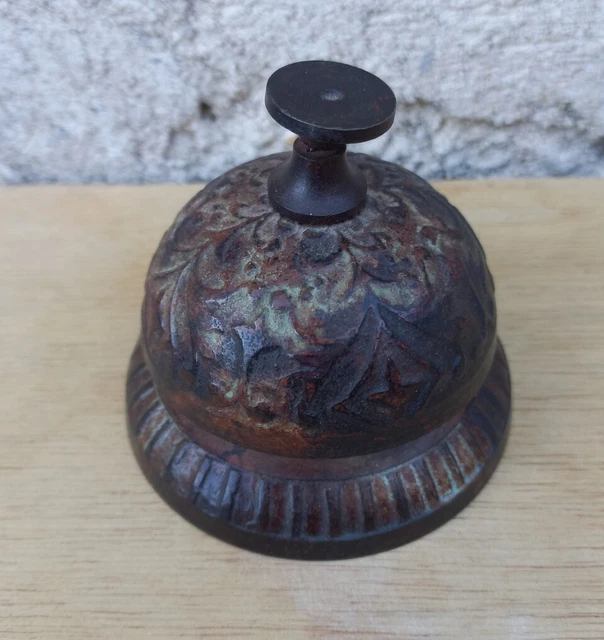 CLOCHE OU SONNETTE DE TABLE ANCIENNE BRONZE XIXème EUR 58,00 - FR