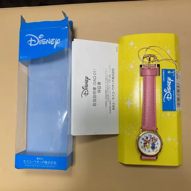 Ladies Seiko Mickey Mouse Minnie Mouse Vintage wristwatch Free Shipping