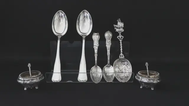 Antique silver, salt cellars and cutlery, various states, 255.5 g/ 9.01 oz