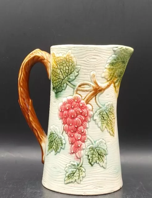 PICHET AUX GROSEILLES DEBUT XXème FAIENCE BARBOTINE ORCHIES NORD H 18,5 cm