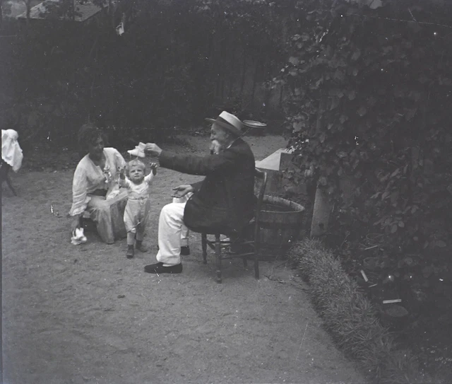 FRANCE Family Garden Photo NEGATIVE Glass Plate Vintage VR11d13  