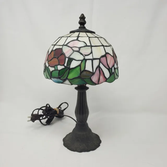 Stunning Tiffany style floral stained glass table lamp 14" Wide 8"