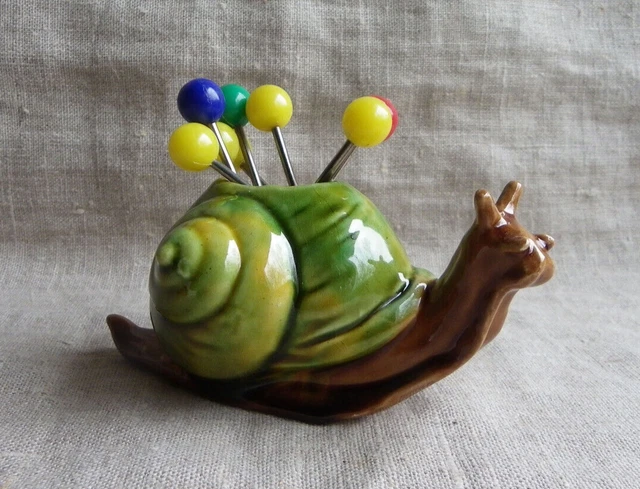 Escargot En Céramique Beige Et Marron Avec 8 Piques - Déco De Table