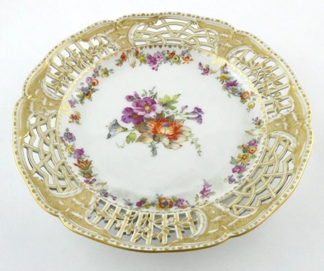 Vintage KPM Porcelain Main Peint Salade Plaque Multi Fleur Centre Percé Motif