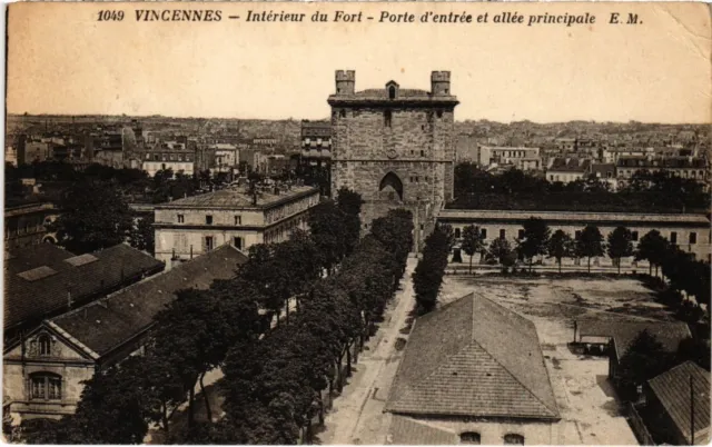 CPA Vincennes Interieur du Fort (1347356)