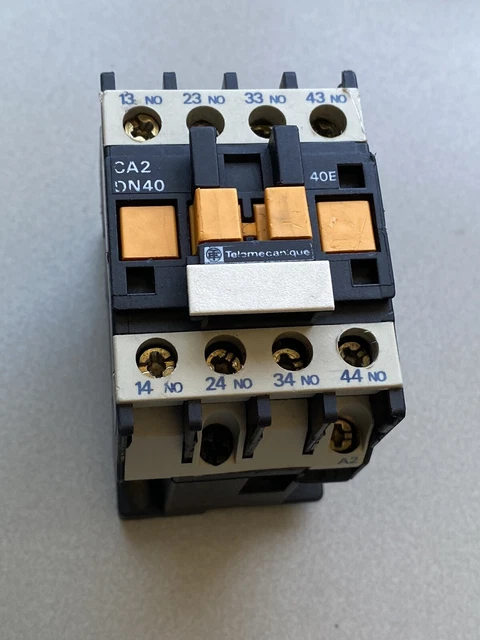 Relais De Commande Telemecanique CA2 DN22 - 10A 24V Bobine - Lot De 2 Pièces - Occasion (stockage)