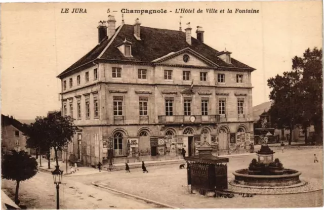 CPA CHAMPAGNOLE - L'Hotel de Ville et la Fontaine (212385)