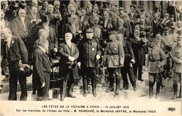CPA Militaire, Sur les marches de l'Hotel de Ville (278726)