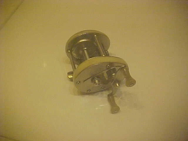 Moulinet ancien vintage vert Shakespeare président n°1970a Moulinet ancien vintage vert Shakespeare président n°1970a