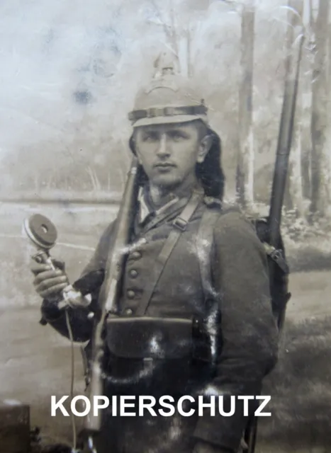 Altes Portrait Foto deutscher Nachrichten Soldat mit Telefon / 1. WK *