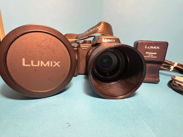 Fotocamera digitale Panasonic LUMIX DMC-FZ20-nera con tracolla e obiettivo LEICA