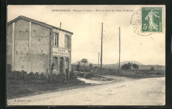 CPA Domgermain, Passage a niveau, Dans le fond les Cotes St-Michel