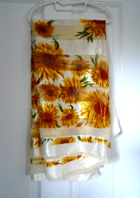 Foulard Carré Vintage En Soie SUN KYUNG SA – Motif Géométrique Multicolore