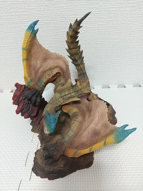 Figurine Capcom CFB Creators - Tigrex - Monster Hunter - Environ 20 Cm - Sculptée à La Main - Pièce De Collection