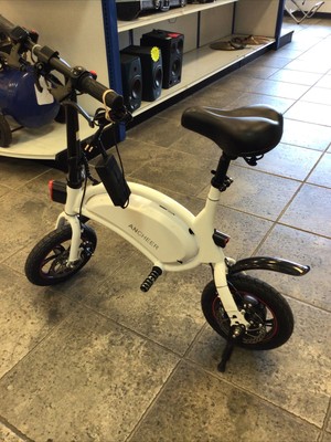 jetson bolt folding electric ride on with twist throttle