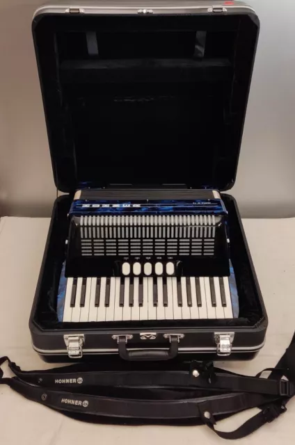 HOHNER   AMICA III  72  AKKORDEON    72 Bass  3 chörig   ein  Traum in blau  !!!