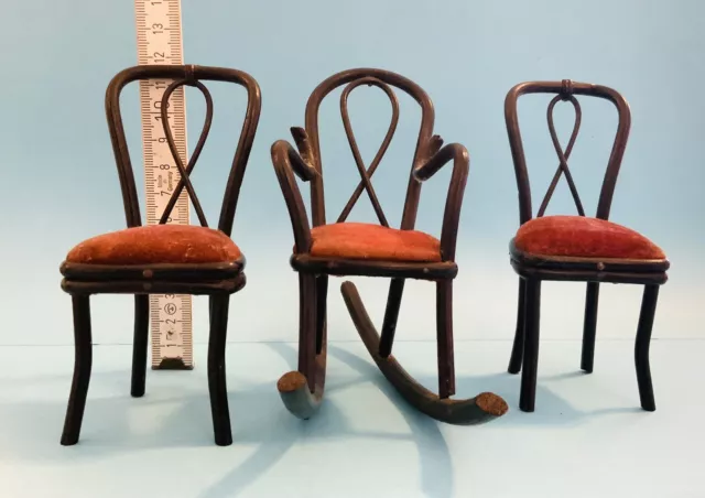 Sammlungsauflösung: 2 alte Thonet Bugholz Stühle mit Schaukelstuhl Puppenstube