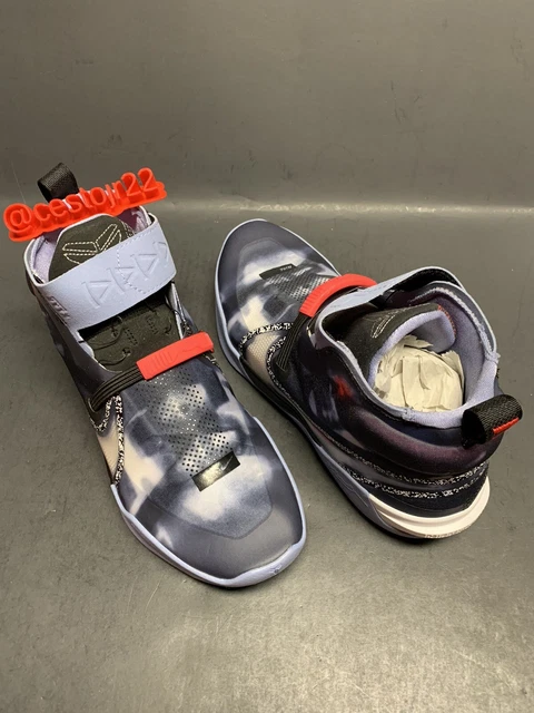 Size 9.5 - Nike Zoom Kobe V Christmas Day 2009 PE EXTREMELY RARE Exclusive First Look: Nike Zoom Kobe V iD 2009 | Vagrant Sneaker main image 3