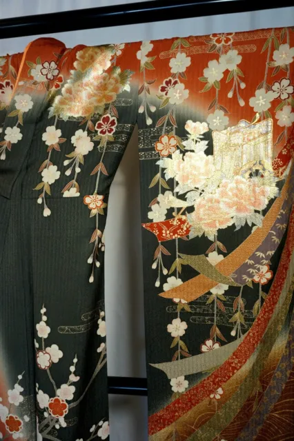 Japanese kimono SILK"FURISODE" long sleeves,Gold leaf,Coach,Green,L5' 3"..3430 3
